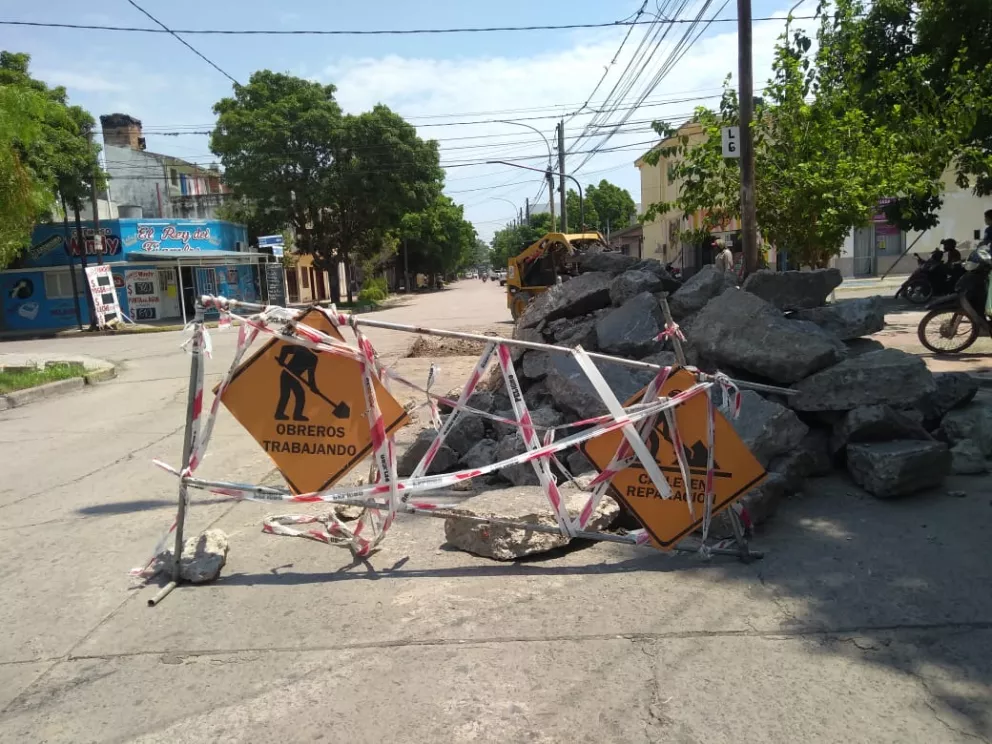 La Municipalidad continua con la reparación de carpetas asfálticas y colocan nuevos semáforos en la ciudad