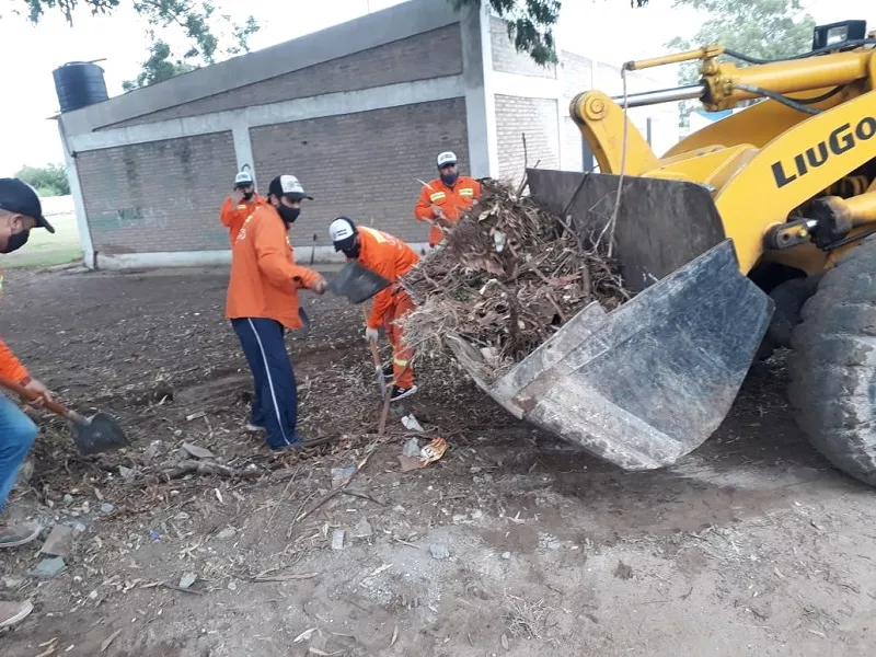 La comuna bandeña realizó diferentes tareas de limpieza y desmalezamiento en el Club Sarmiento