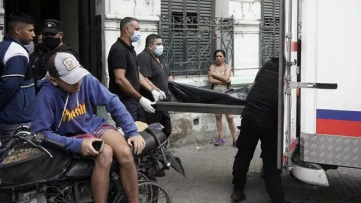 Femicidio: mataron de 10 puñaladas a una chica de 21 años en una pensión