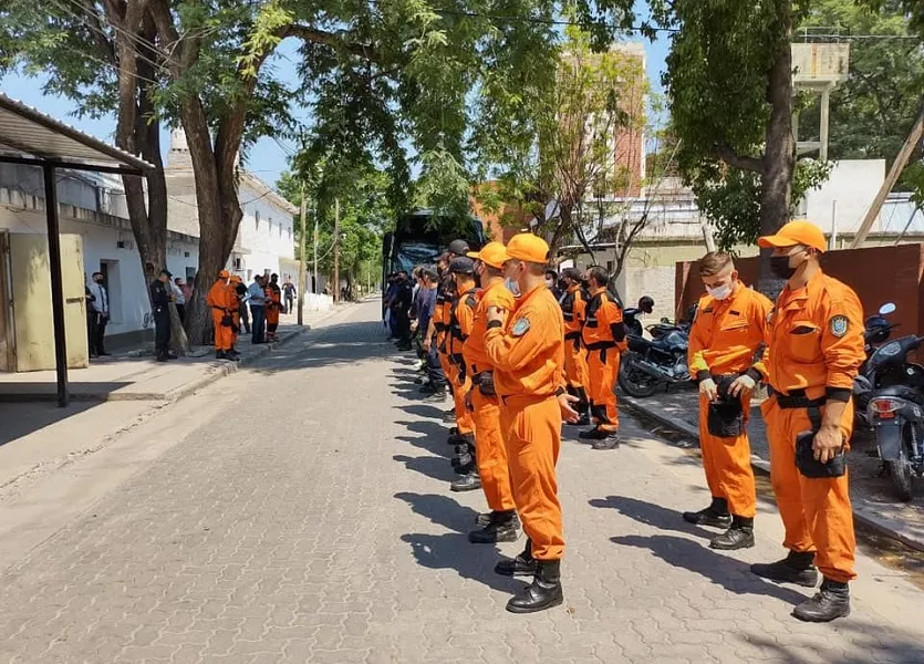 Lucha contra los incendios: grupo de 50 efectivos partieron a Corrientes para brindar colaboración