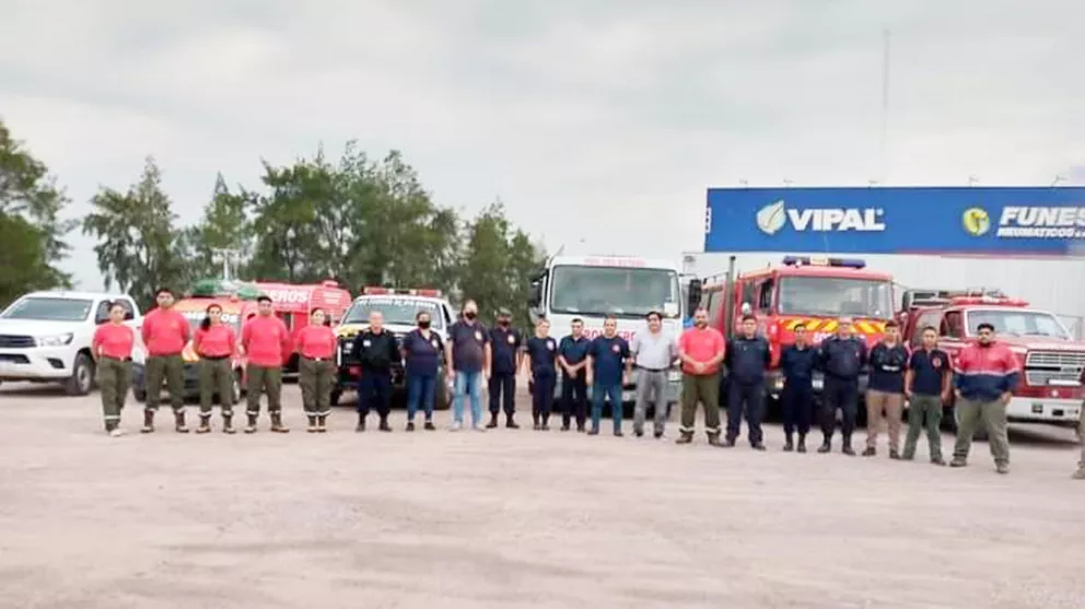 El Subsecretario de Defensa Civil despidió y felicitó a los bomberos que viajan a Corrientes
