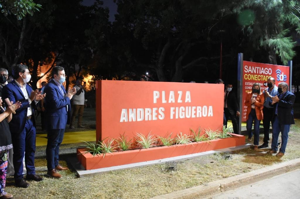 Zamora participó de la inauguración de la primera etapa de la refacción integral de la plaza Andrés Figueroa de ciudad Capital