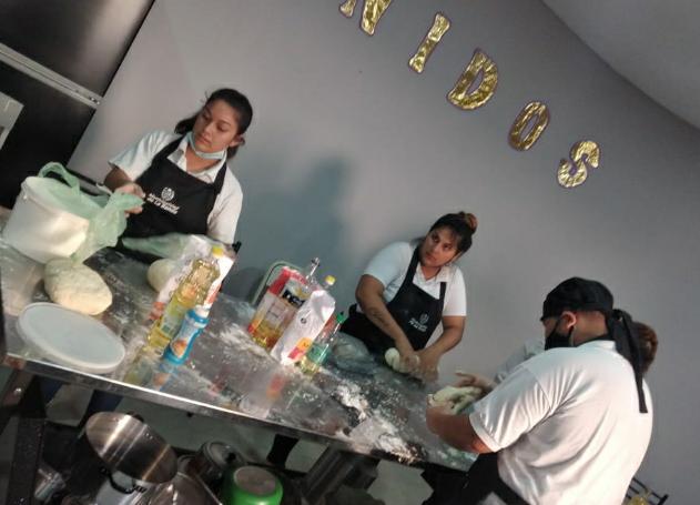 Estudiantes de la escuela municipal nº1 iniciaron con mucho empeño el taller de gastronomía