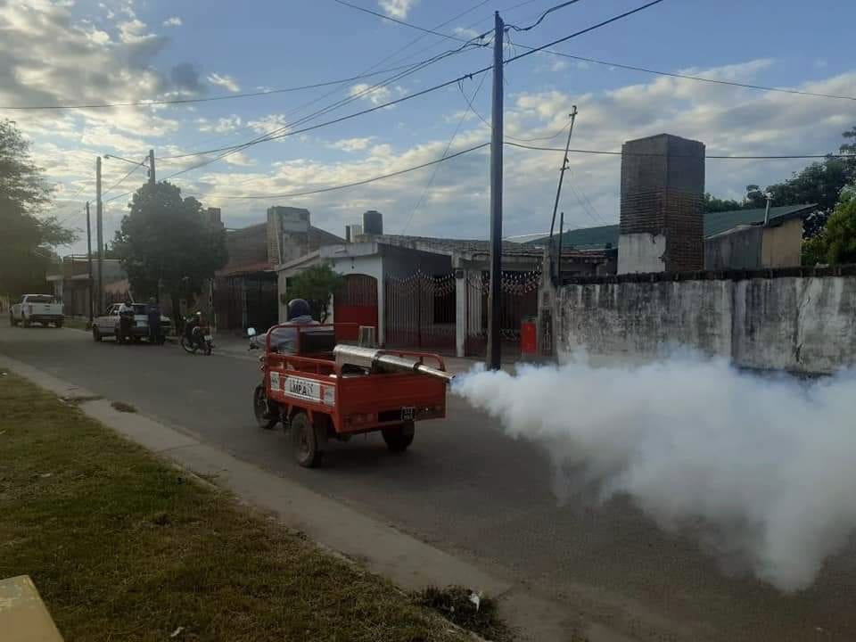 La municipalidad refuerza los trabajos de fumigación en los barrios de la ciudad