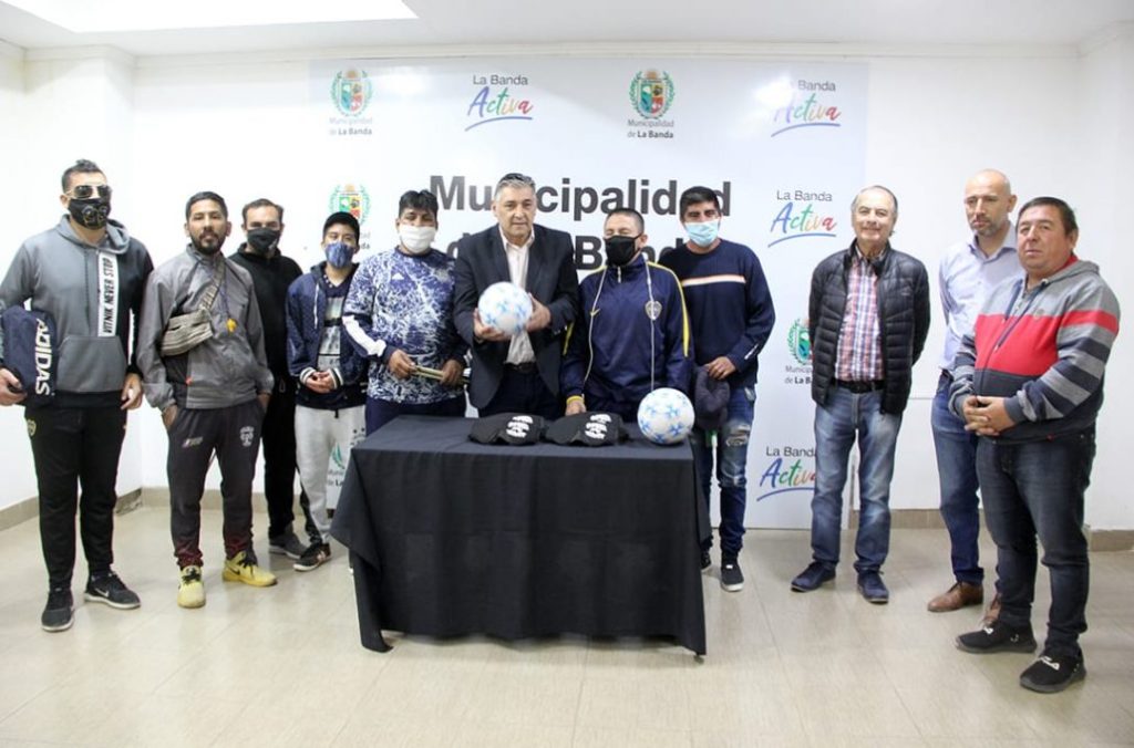 El intendente Nediani entregó elementos deportivos al equipo de futbol adaptado para ciegos ‘Los Leones’