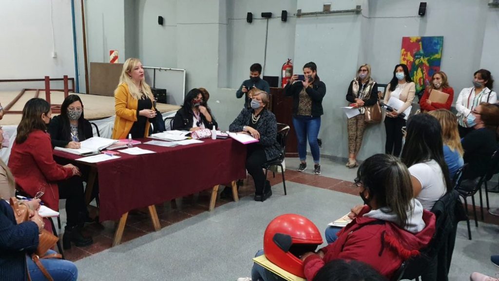 Gran convocatoria en la opción de cargos docentes para el sistema educativo municipal bandeño