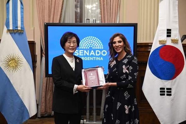 La senadora Zamora recibió a Sang-Hee Kim, vicepresidenta del Parlamento de Corea del Sur