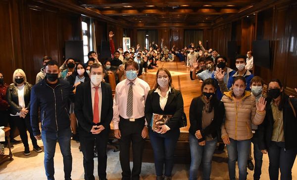 El Gobernador recibió en Casa de Gobierno a los alumnos de Fernández