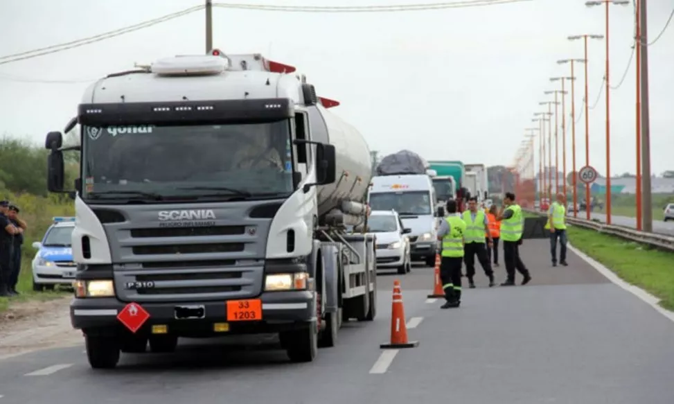 Implementarán restricciones a la circulación de camiones de carga