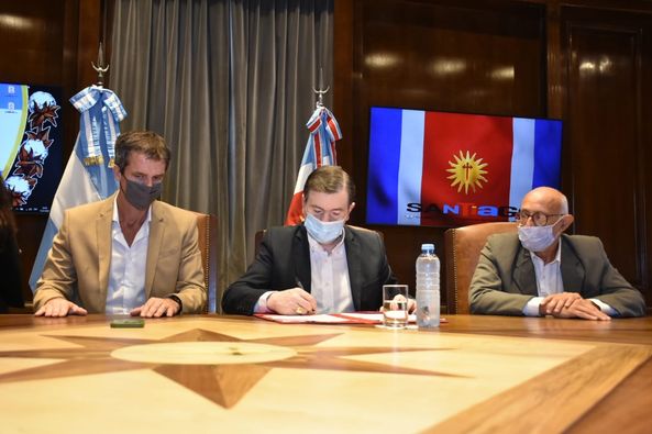 Zamora firmó convenios para la ejecución de acueductos para Mailín y Sachayoj