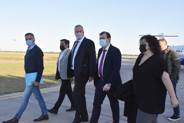 El gobernador recibió a los ministros Vizzotti, Zabaleta y Perzyck en el aeropuerto