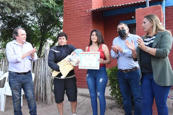 Familias de Pampa de los Guanacos fueron beneficiadas por el programa de viviendas sociales