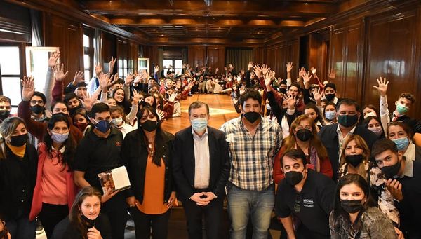 Estudiantes de Quimilí visitaron al gobernador Zamora en Casa de Gobierno