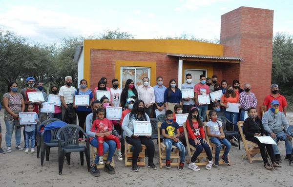 Entrega de viviendas sociales en doña Luisa