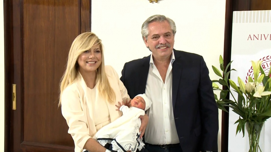 Alberto Fernández y Fabiola Yañez presentaron a su hijo: «es un oasis en un tiempo tan difícil»