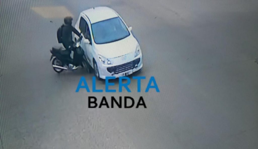 Alerta Banda identificó al automovilista en estado de ebriedad que ocasionó un accidente al cruzar un semáforo en rojo 
