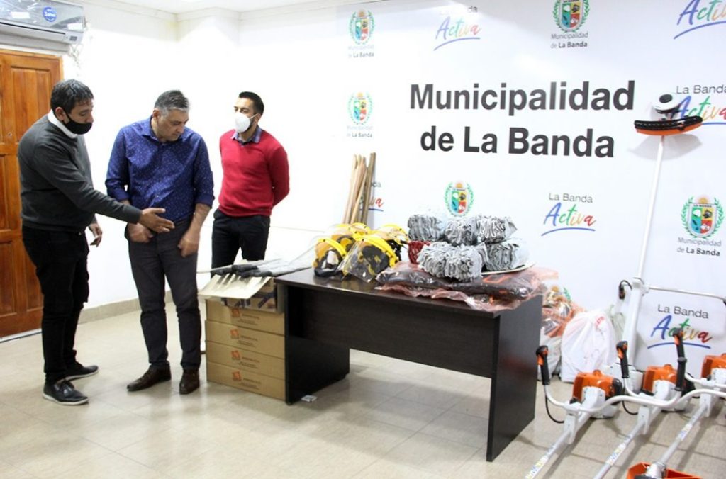 El intendente Nediani hizo entrega de herramientas de trabajo en el obrador San Carlos 