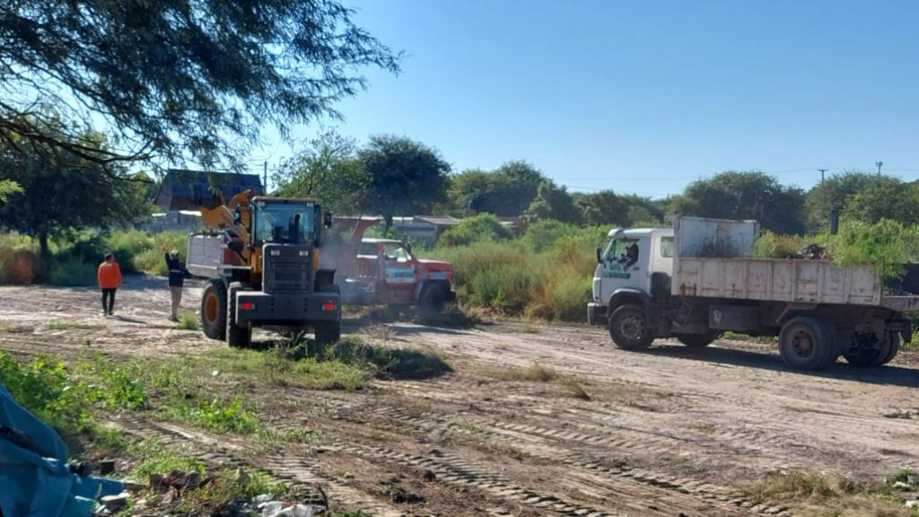 El municipio limpio un terreno por pedido de vecinos del Bº Matadero Viejo