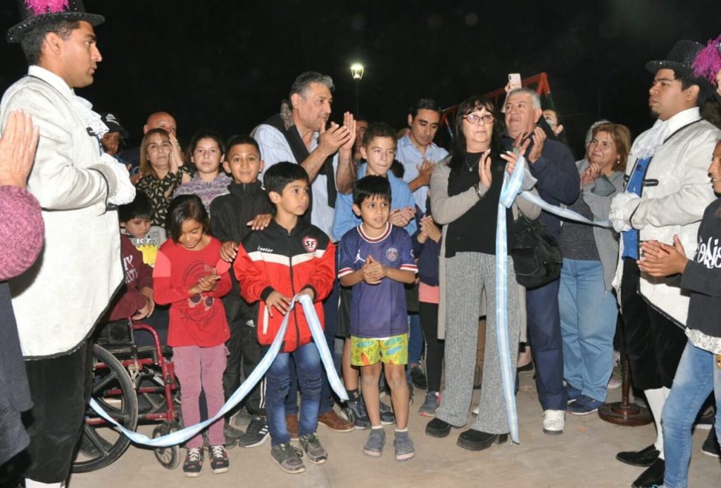 Con el acompañamiento de vecinos, el intendente Nediani inauguró una plaza en el barrio San Fernando