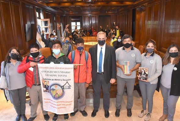 Alumnos de Puestito San Antonio visitaron casa de gobierno