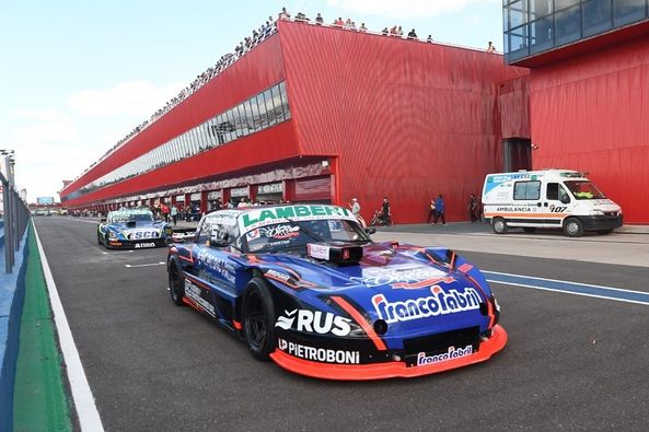 Miles de fanáticos de todo el país ya están disfrutando del #TurismoCarretera en Las Termas