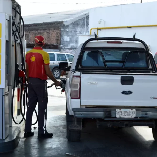 ¿Qué precio tiene llenar el tanque de nafta?