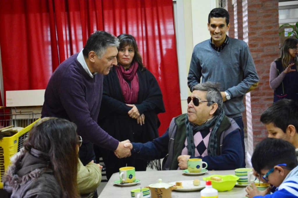 El intendente Nediani visitó el Centro Educativo Integral Nº 50 para personas con discapacidad visual