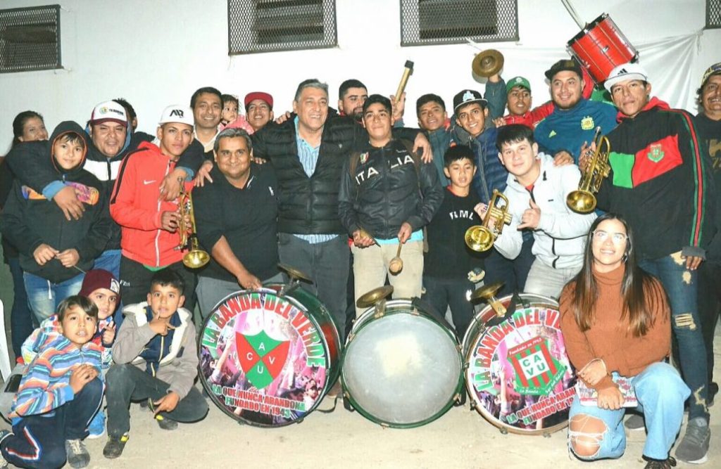 Roger Nediani fue recibido por dirigentes y vecinos del Club Villa Unión