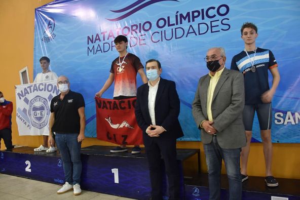 El gobernador participó de la entrega de medallas en el campeonato nacional de Natación