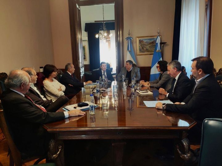 El gobernador Gerardo Zamora estuvo reunido con el senador Mayans y con funcionarios nacionales para analizar varios tratados internacionales