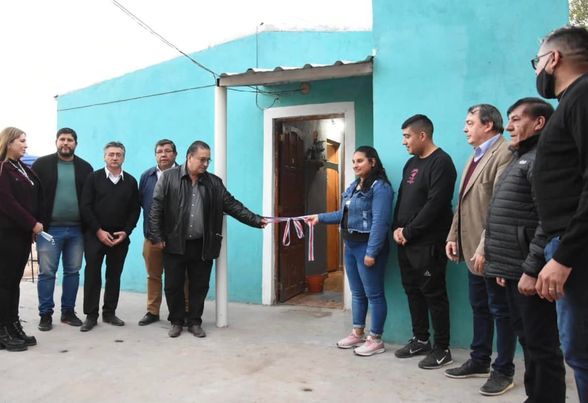 El Gobierno de la provincia entregó viviendas sociales a 25 familias en Vinará