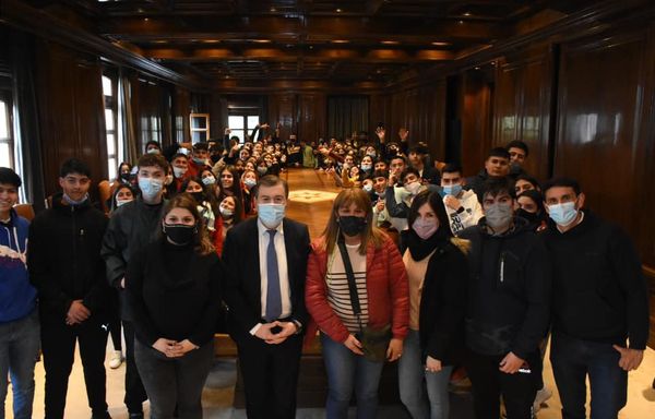 Estudiantes de Villa Ojo de Agua visitaron Casa de Gobierno