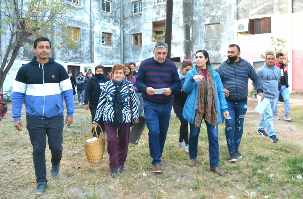 Nediani caminó por las calles del Bº Salido: “queremos un municipio de puertas abiertas” 