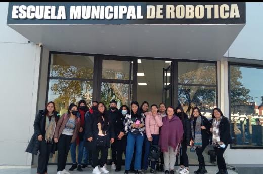 Alumnos de comunicación social de Campo Gallo visitaron la Escuela de Robótica  