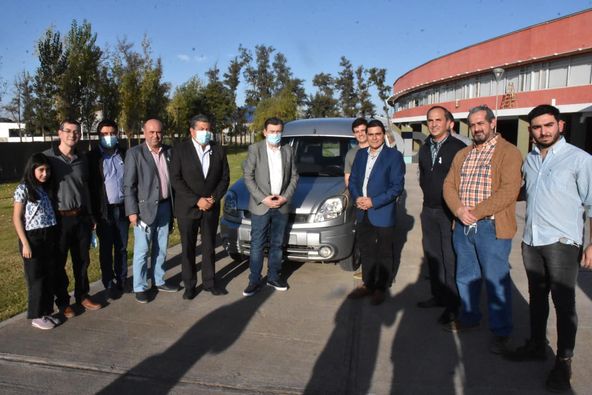 Presentación del primer vehículo totalmente eléctrico reconvertido en Santiago del Estero