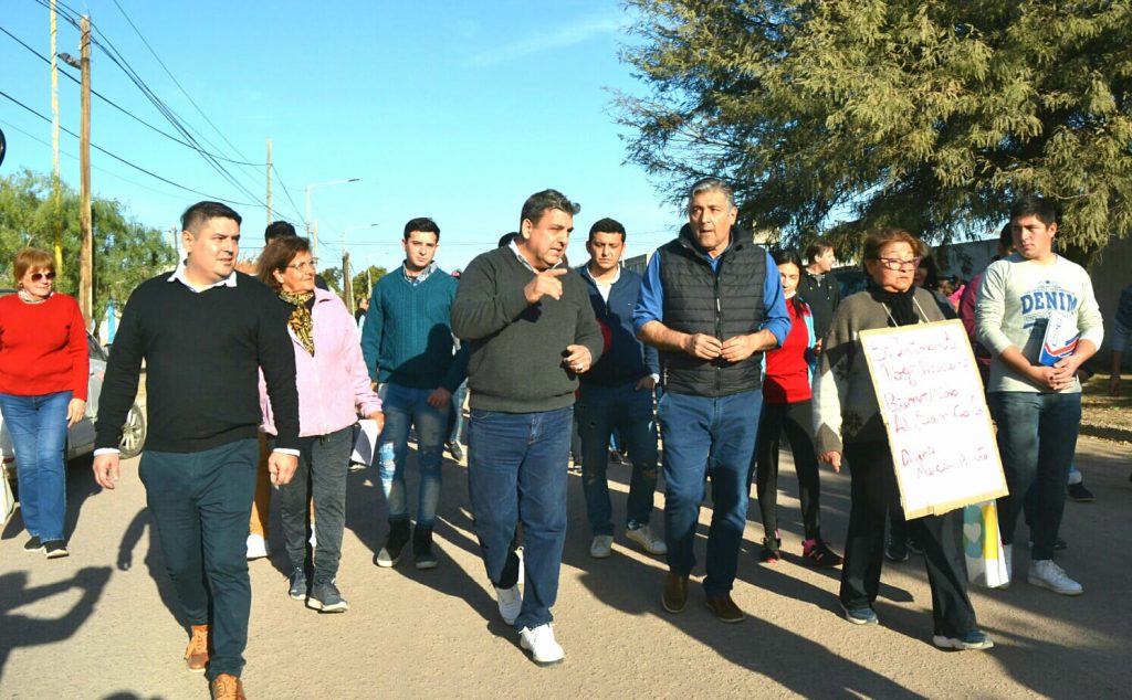 El intendente Nediani caminó junto a vecinos por el barrio San Carlos