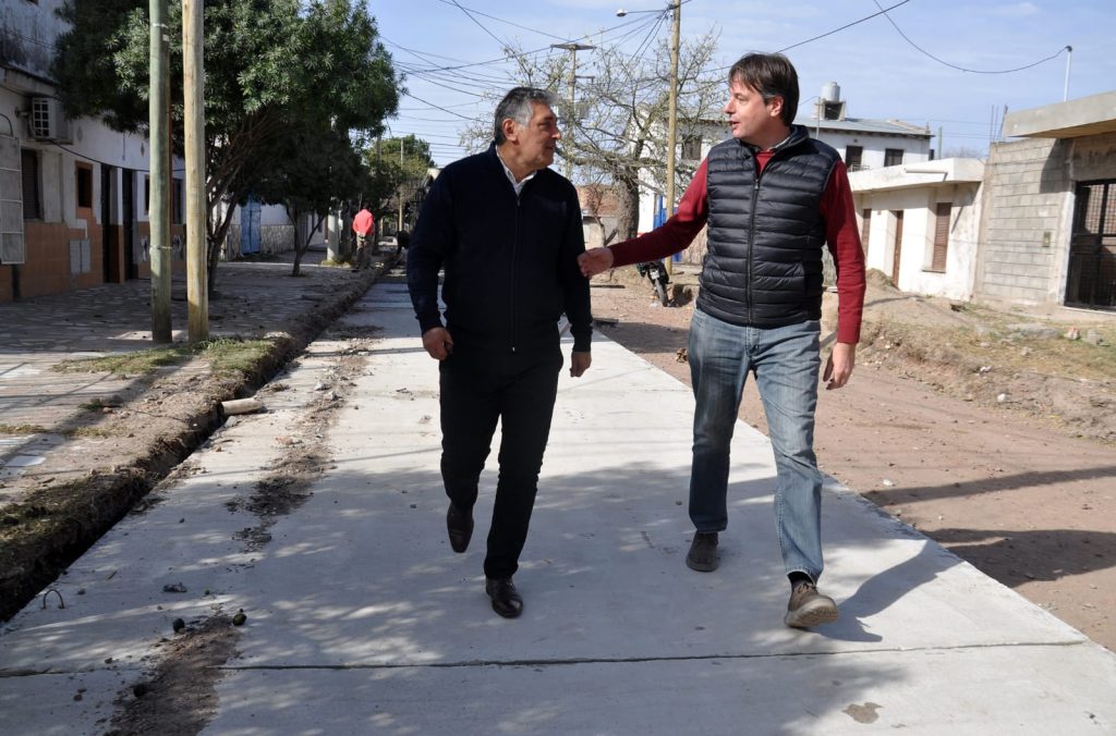 Nediani visitó la obra de pavimentación en calle Cervantes del barrio Villa Eloísa