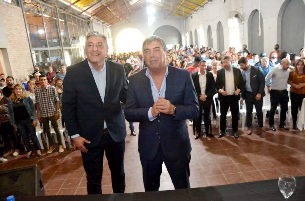 El intendente Nediani junto a Claudio Ambrosini entregaron más de 1000 tablet y celulares del programa “Conectando con vos”