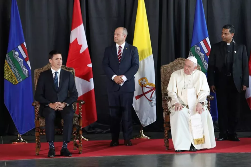 El papa Francisco arribó a Canadá, donde estará 6 días