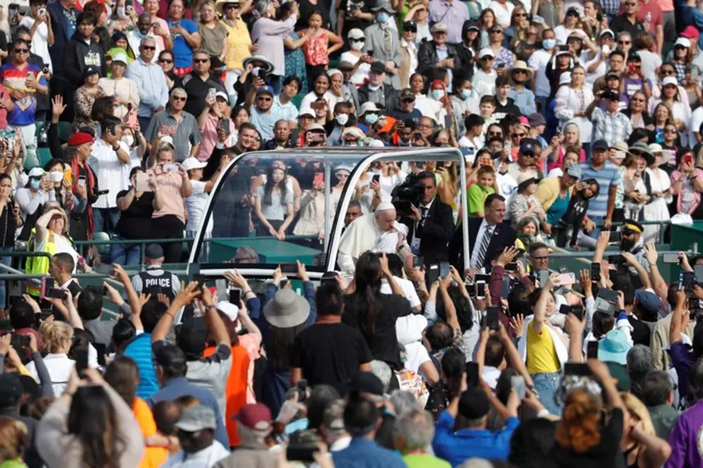 El Papa celebró su primera misa masiva ante unas 50 mil personas en Canadá