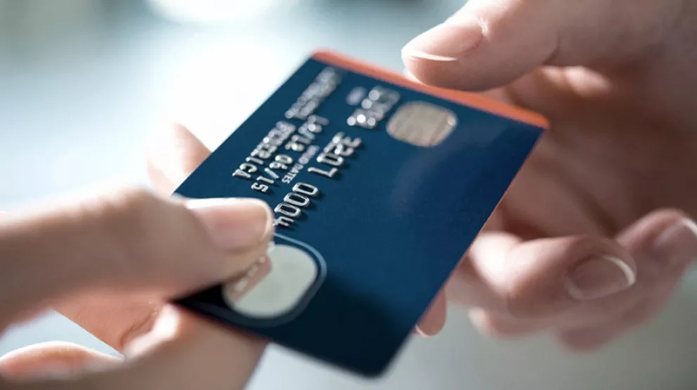 La AFIP aplicará medidas sobre las compras con tarjetas en el exterior