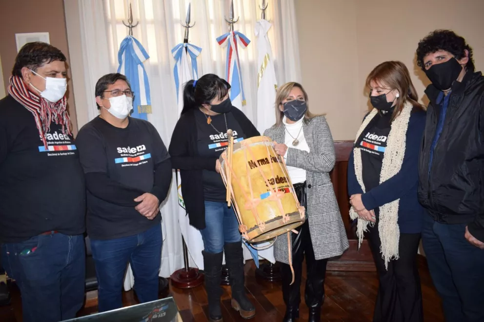 Norma Fuentes recibió la visita del Sindicato Argentino de Músicos