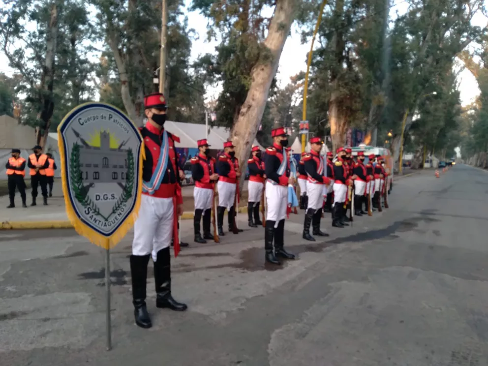 El desfile Cívico Militar abrirá los festejos en el Parque Aguirre