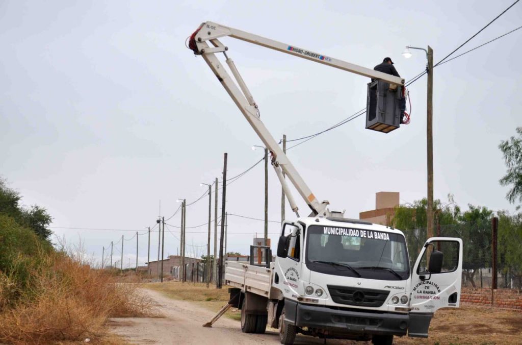 El municipio instaló 1400 metros de tendido eléctrico en el Bº Las Mercedes 