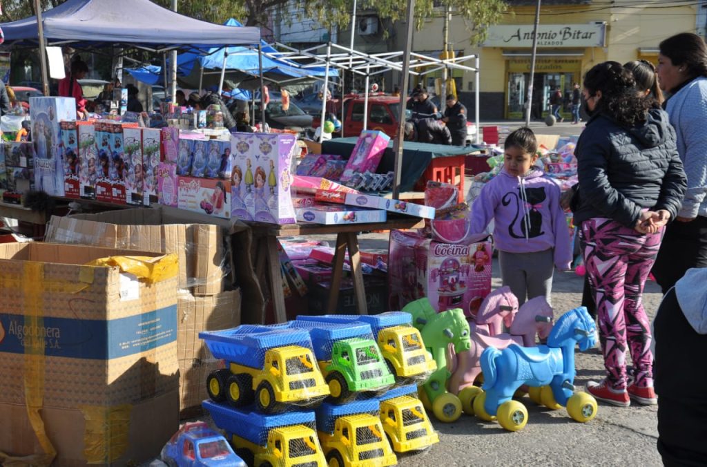 El municipio dispuso diferentes acciones para acompañar a los vendedores y comerciantes por el día de las infancias 