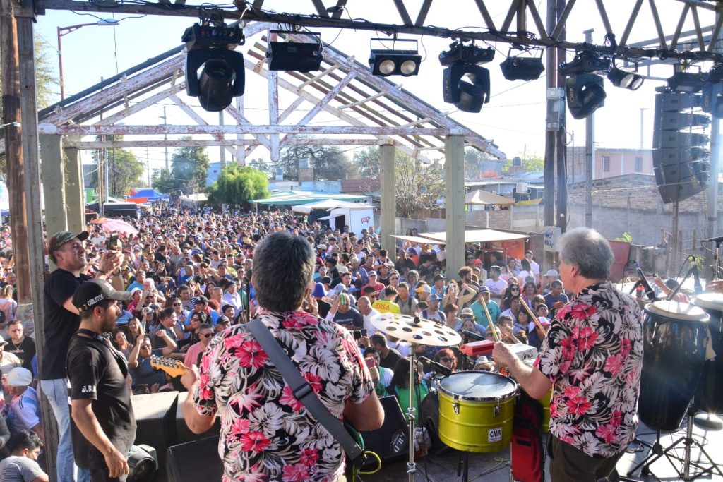 La Banda recibió a miles de turistas que participaron de la “Fiesta de la Abuela Carabajal”
