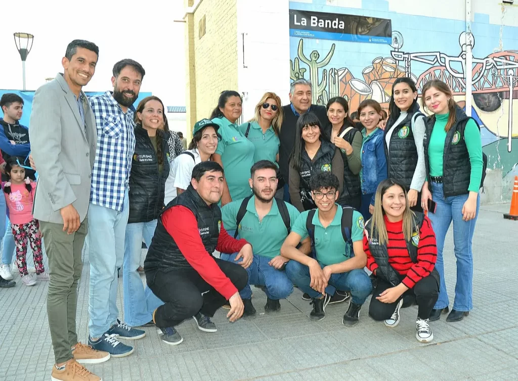 El Tren Museo Itinerante continúa convocando a decenas de personas en La Banda