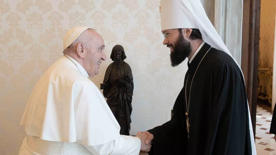 Francisco recibió al nuevo “canciller” de la Iglesia rusa cercana a Putin