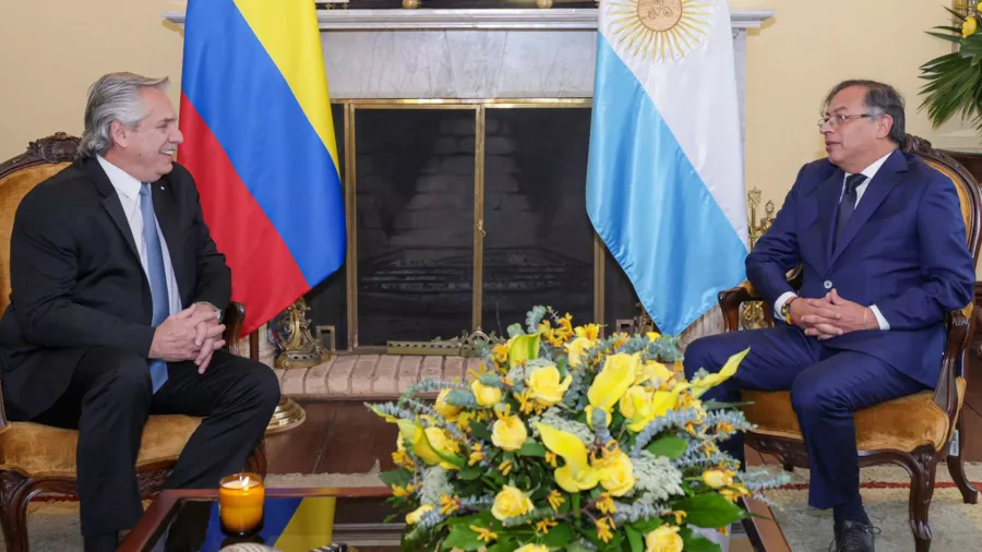 El Presidente se reunió con Petro en Colombia y lo invitó a Argentina