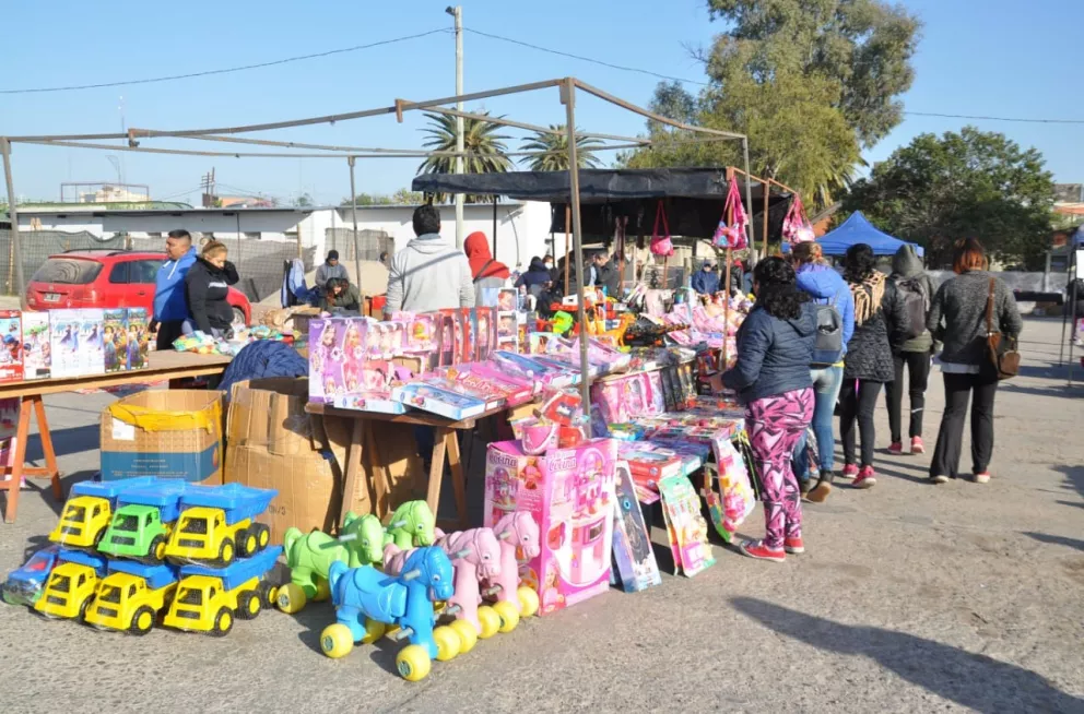 La Comuna dispuso acciones para acompañar a vendedores del playón